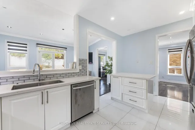 Additional image 19 of 43 Susan Ave