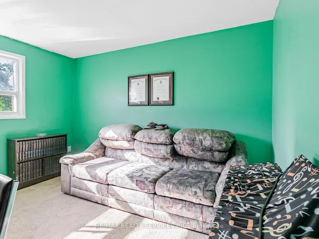 Additional image 34 of 13 Gold Pine Crt