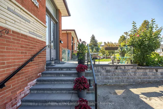 Additional image 3 of 3562 Laddie Cres