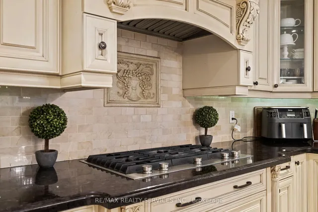 Additional image 18 of 8 Evergreen Ave