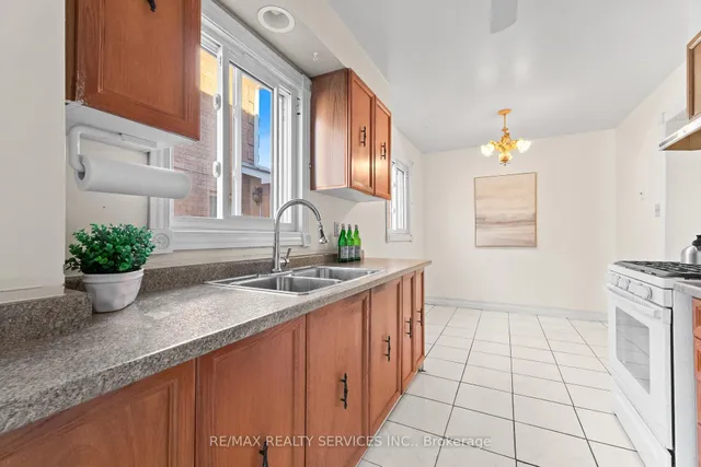 Additional image 12 of 67 Wildercroft Ave