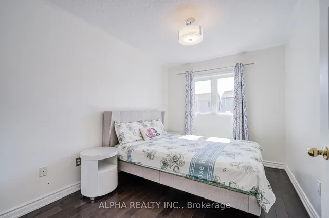 Additional image 18 of 102 Roxton Rd