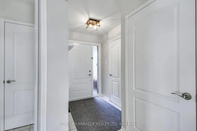 Additional image 3 of 373 Turnberry Cres