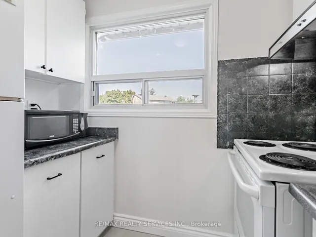 Additional image 9 of 13 Gold Pine Crt