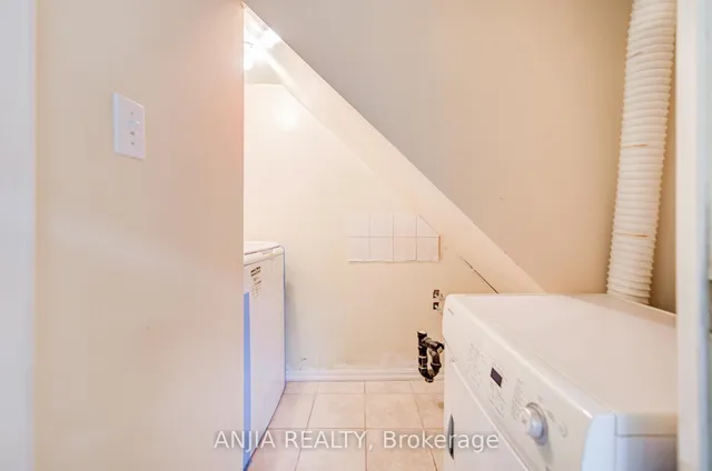 Additional image 32 of 550 Bluesky Cres