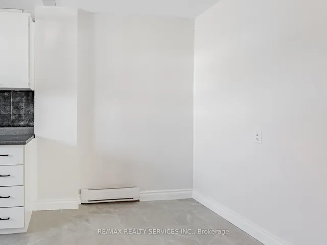 Additional image 12 of 13 Gold Pine Crt