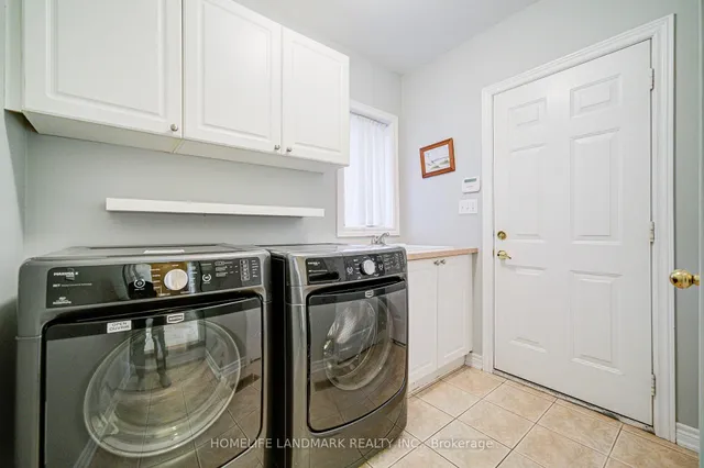 Additional image 27 of 1388 Pinery Cres