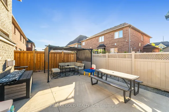 Additional image 30 of 26 Freshmeadow St