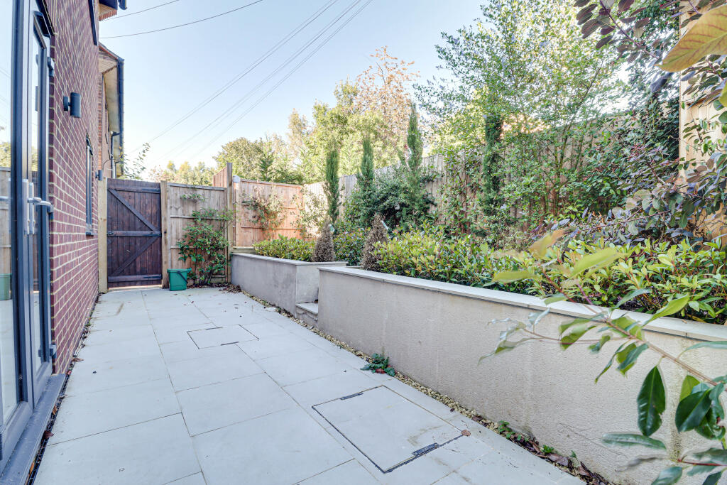 Additional image 6 of Martyr Close, St Albans, AL1