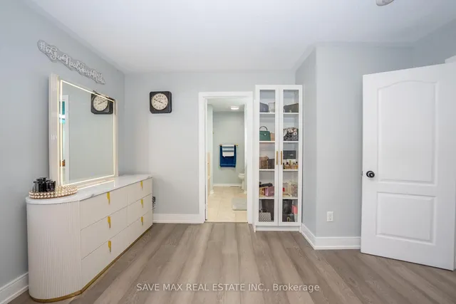 Additional image 23 of 100 Crown Victoria Dr