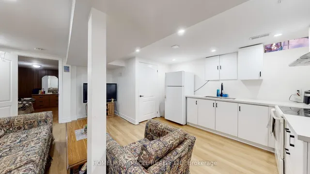 Additional image 32 of 64 Radford Dr