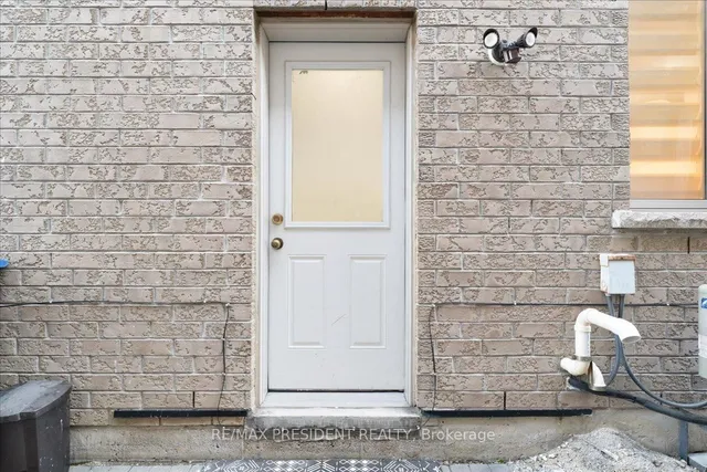 Additional image 33 of 56 Natronia Tr