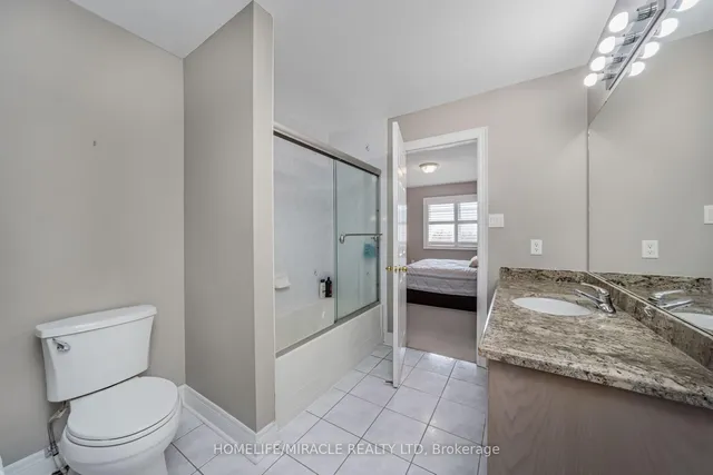 Additional image 39 of 32 Xavier Crt
