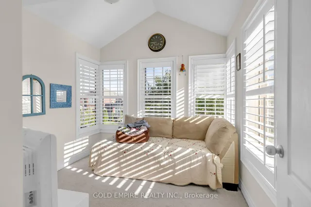 Additional image 19 of 33 Accent Circ