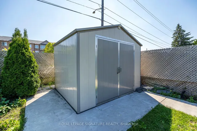 Additional image 40 of 3562 Laddie Cres