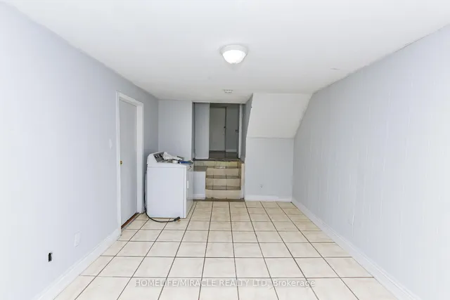 Additional image 40 of 3442 Laddie Cres