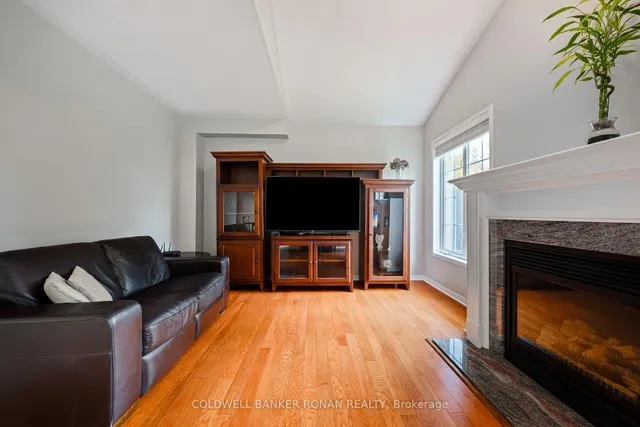 Additional image 22 of 44 Baccarat Cres