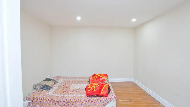 Additional image 36 of 82 Davenport Cres