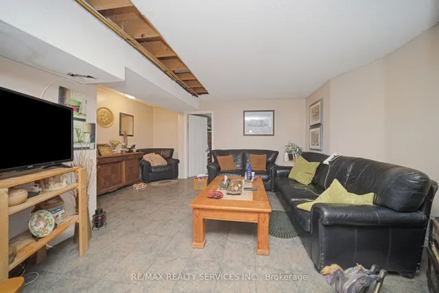 Additional image 43 of 74 Leeward Dr