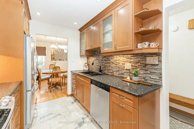 Additional image 10 of 13 Simmons Blvd