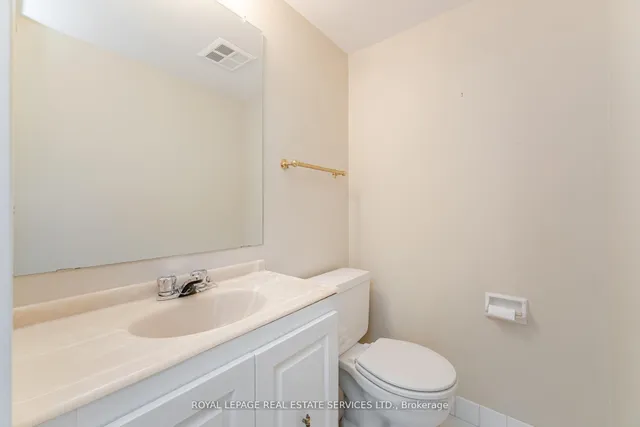 Additional image 19 of 3590 Kaneff Cres Unit 102