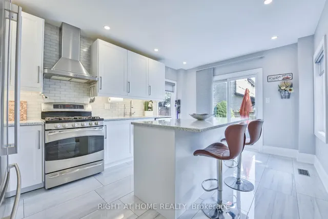 Additional image 10 of 1517 Queensbury Cres