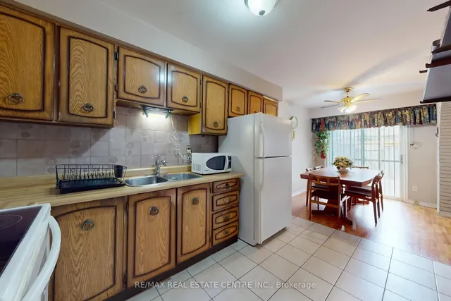 Additional image 20 of 7406 Darcel Ave Unit 34