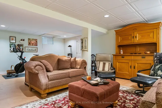 Additional image 34 of 1318 Hillview Cres