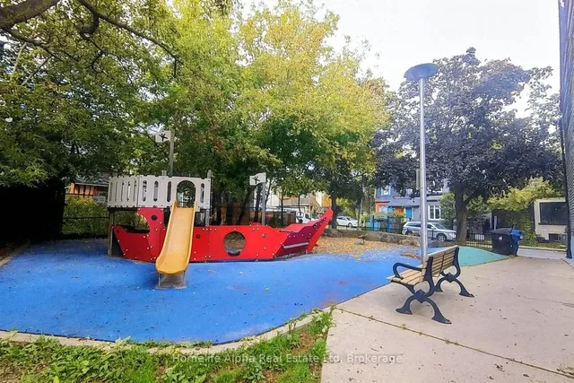 Additional image 18 of 445 B Queen St