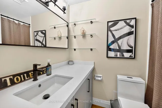 Additional image 34 of 3695 Kaneff Cres Unit 102
