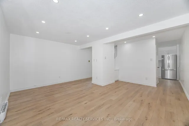 Additional image 15 of 20 Greenhills Sq