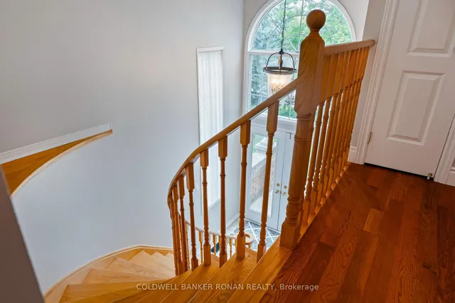 Additional image 31 of 44 Baccarat Cres