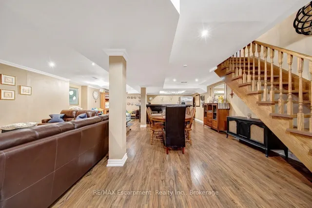 Additional image 36 of 2029 Banbury Cres