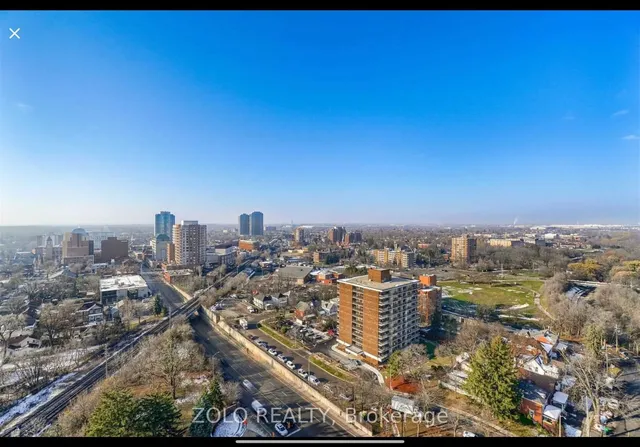 Additional image 22 of 100 John St Unit 1905