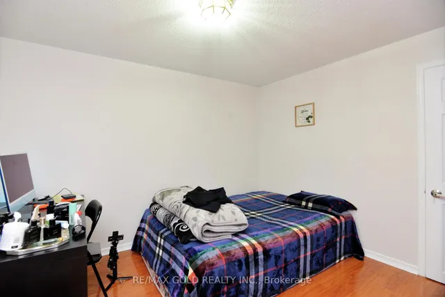 Additional image 42 of 1 Blaketon Crt