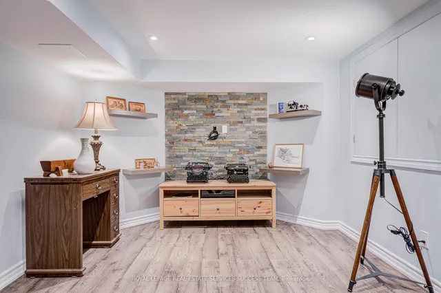 Additional image 42 of 1378 Bayshire Dr