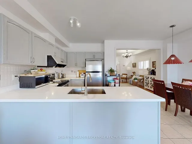 Additional image 15 of 50 Versailles Cres