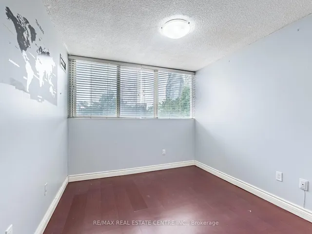 Additional image 33 of 3695 Kaneff Cres Unit 211