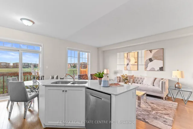 Additional image 12 of 18 Hogan Manor Dr