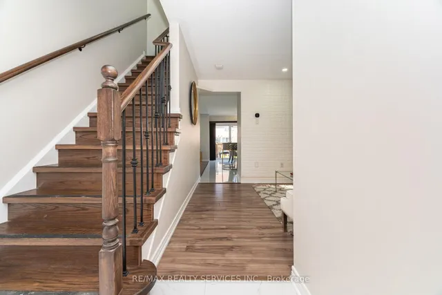 Additional image 2 of 3 Napoleon Cres