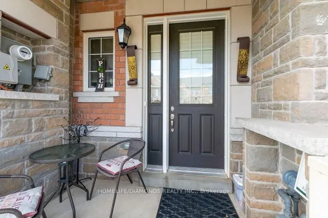 Additional image 3 of 4 FOLIAGE Dr