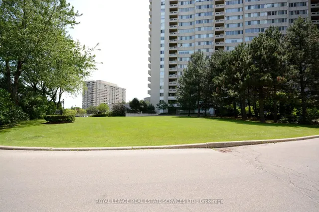 Additional image 40 of 3590 Kaneff Cres Unit 102