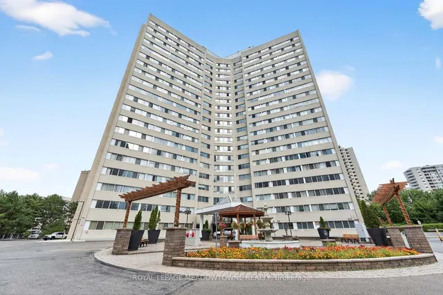 3695 Kaneff Cres Unit 102