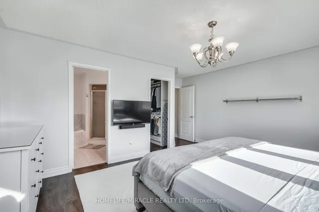 Additional image 18 of 373 Turnberry Cres