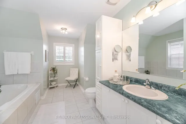 Additional image 29 of 74 Upper Highlands Dr