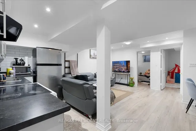 Additional image 37 of 56 Natronia Tr