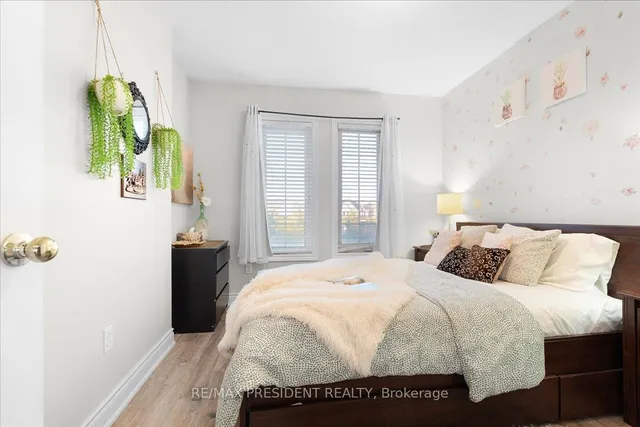 Additional image 27 of 56 Natronia Tr