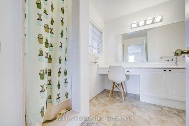 Additional image 34 of 102 Roxton Rd