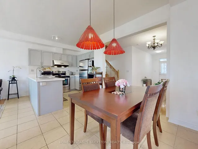 Additional image 24 of 50 Versailles Cres