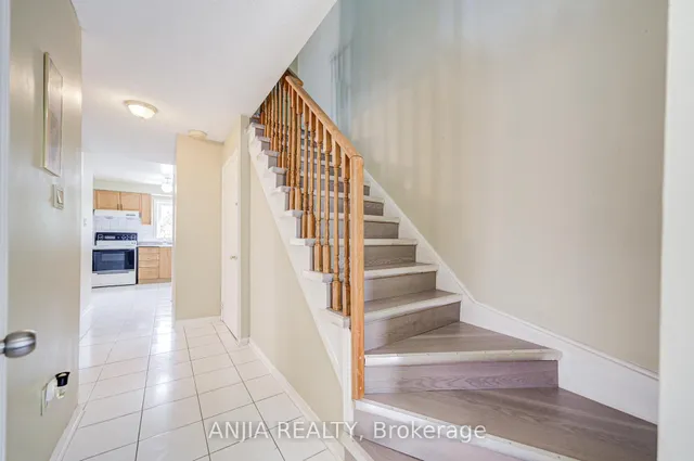 Additional image 4 of 550 Bluesky Cres